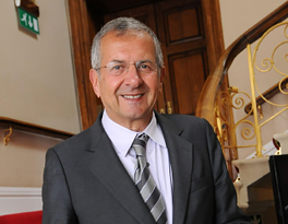  Gerald Ratner 